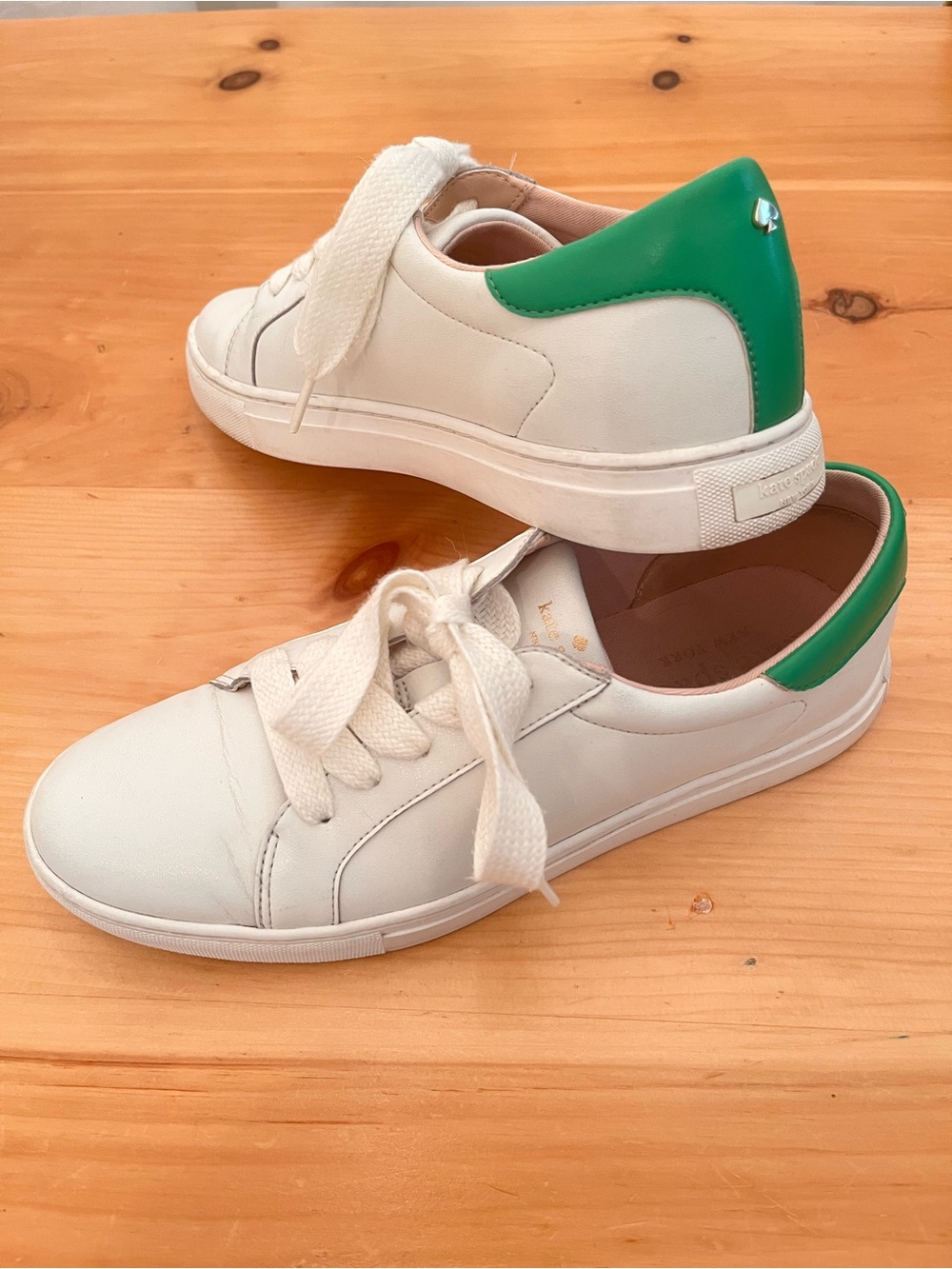 Kate Spade Alanna Leather Sneakers Sz 8.5 Tennis Shoes White & Green Gold Logo